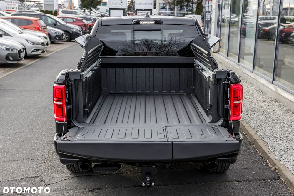 RAM 1500 Limited Night - 25