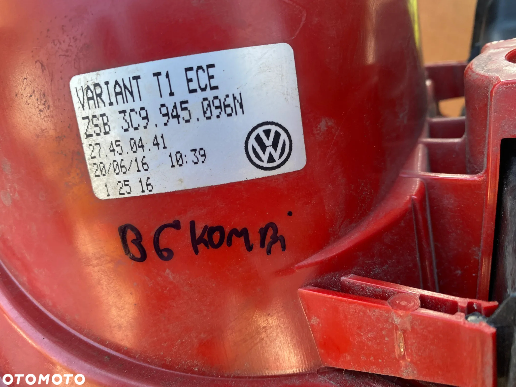 LAMPA TYŁ TYLNA PRAWA  VW PASSAT B6 KOMBI - 18