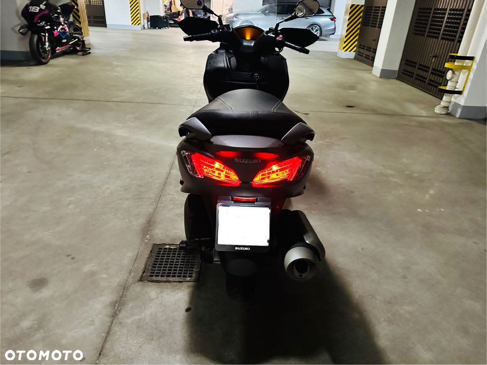 Suzuki Burgman - 33
