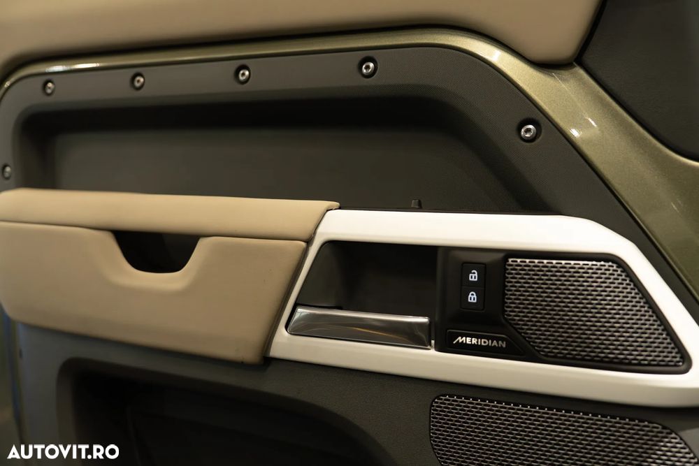 Land Rover Defender 110 2.0 P300 SE - 20