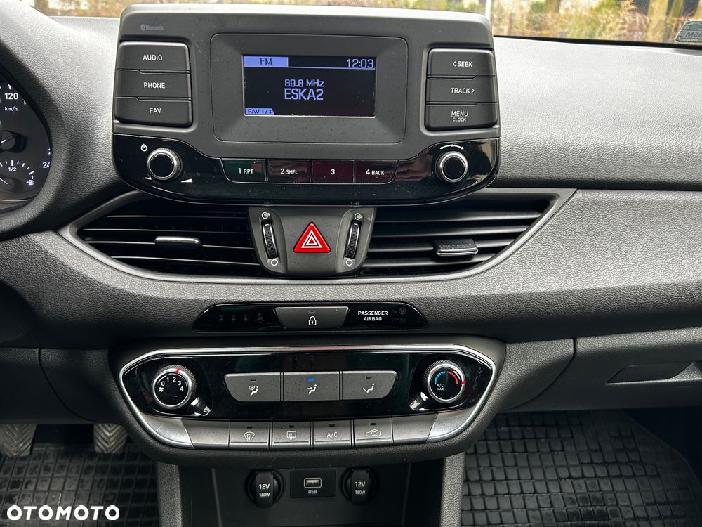 Hyundai i30 1.5 DPI Classic + - 15