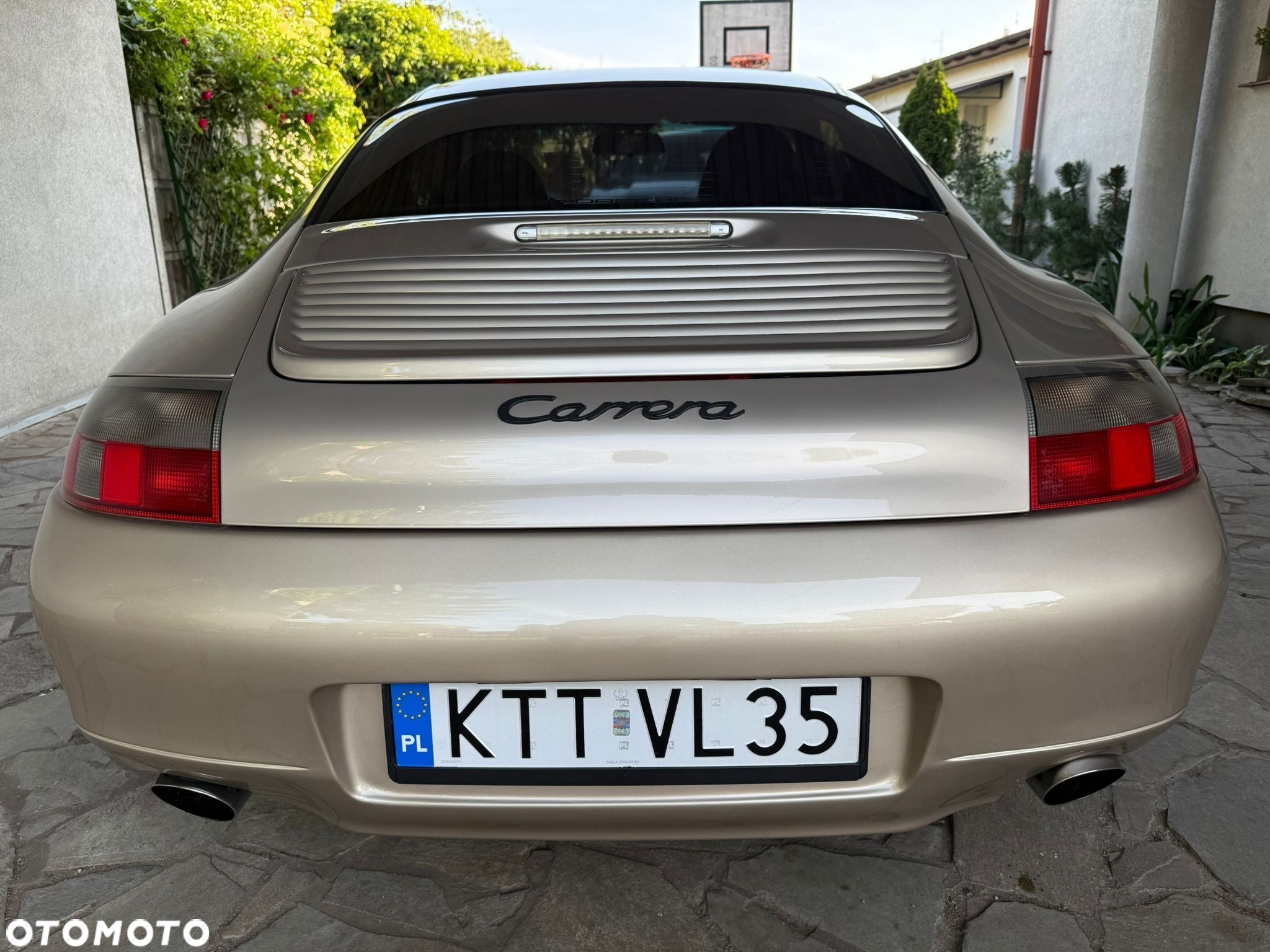 Porsche 911 Carrera - 4