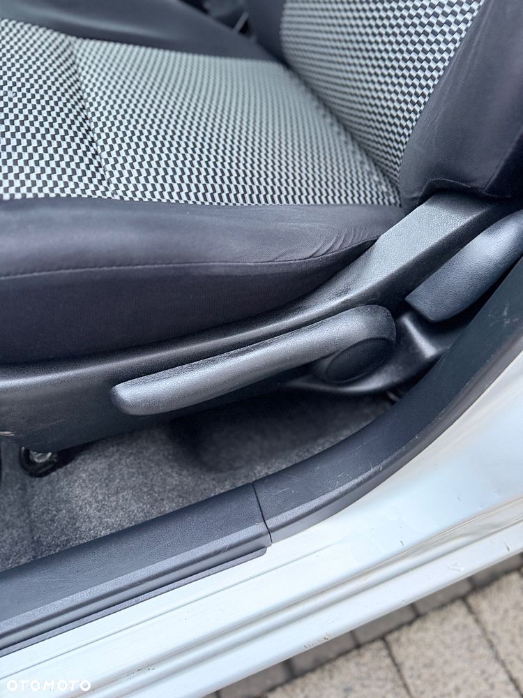 Nissan Micra 1.2 30 Jahre Edition - 8