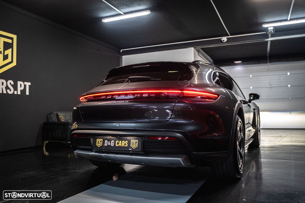 Porsche Taycan Cross Turismo 4 - 6
