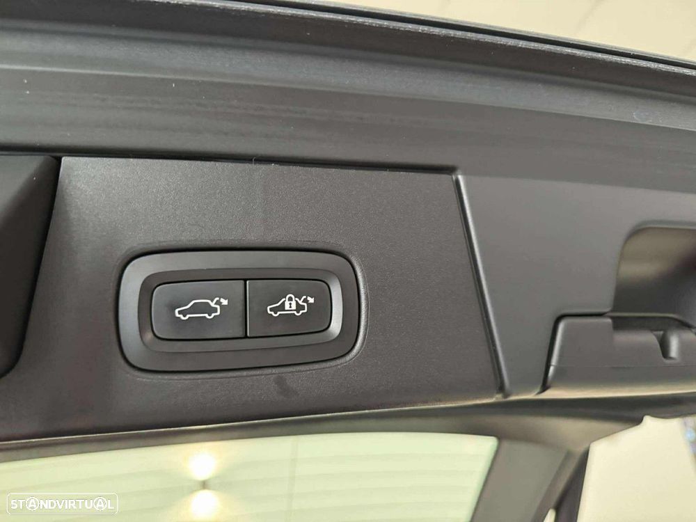 Volvo V90 2.0 D4 Momentum Geartronic - 29