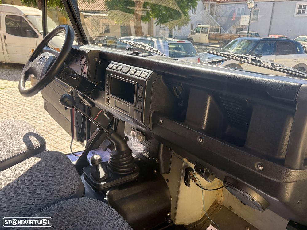 Land Rover Defender 90 2.5 Td5 E - 28