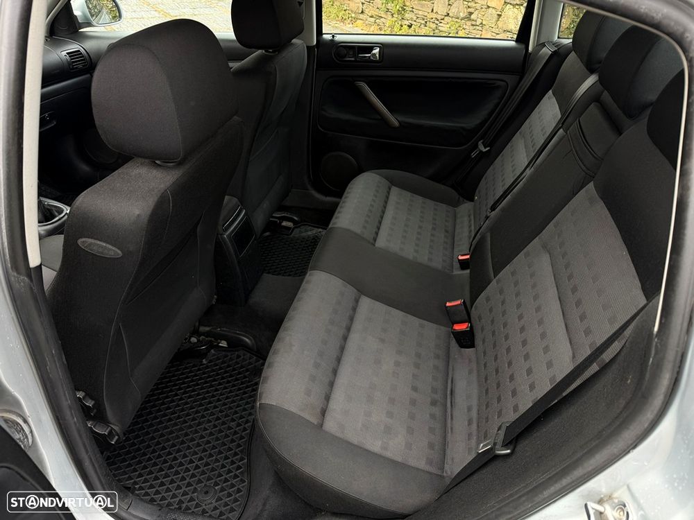 VW Passat 1.9 TDi Confortline Plus 6V - 9