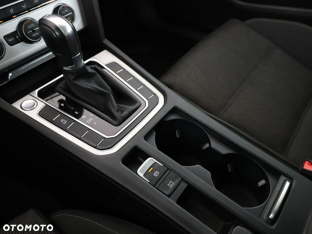 Volkswagen Passat - 31