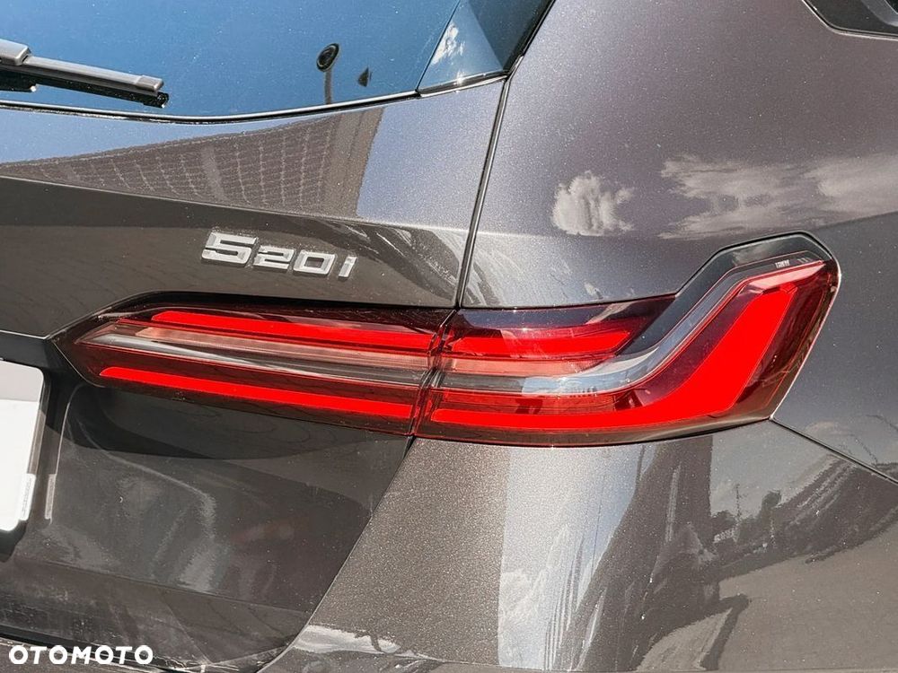BMW Seria 5 520i mHEV - 12