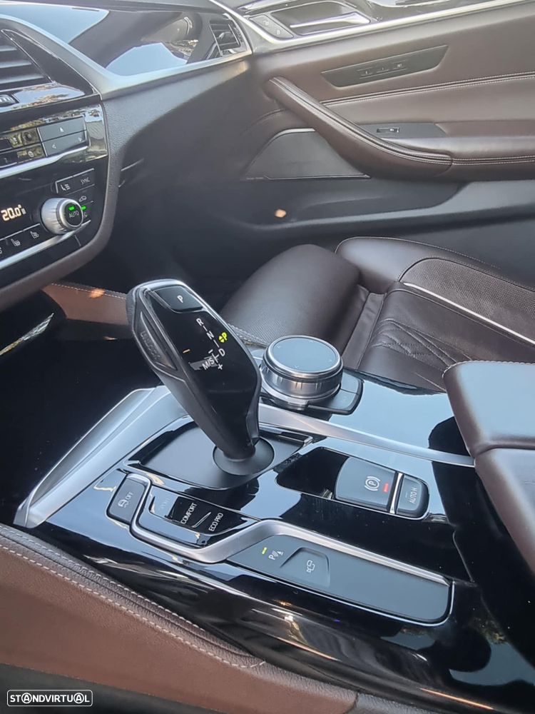 BMW 530 d xDrive Pack M Auto - 11
