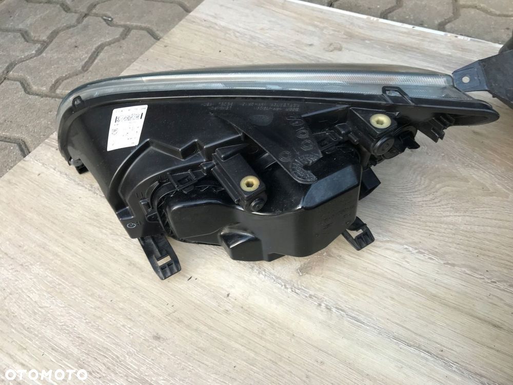 FORD FOCUS MK2 LAMPA PRZEDNIA PRAWA - 3