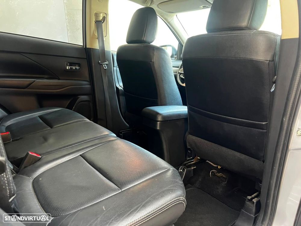 Mitsubishi Outlander 2.2 DI-D Intense+ - 18