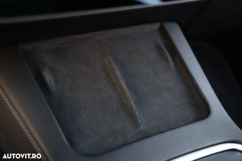 Tesla Model 3 - 32