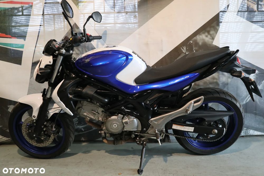 Suzuki Gladius - 5