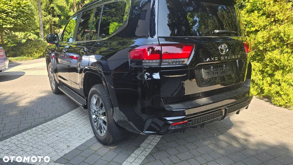 Toyota Land Cruiser - 11