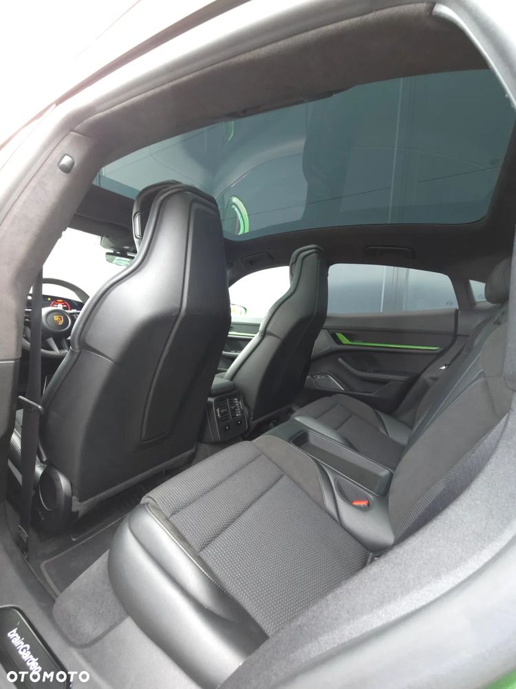 Porsche Taycan Turbo - 10