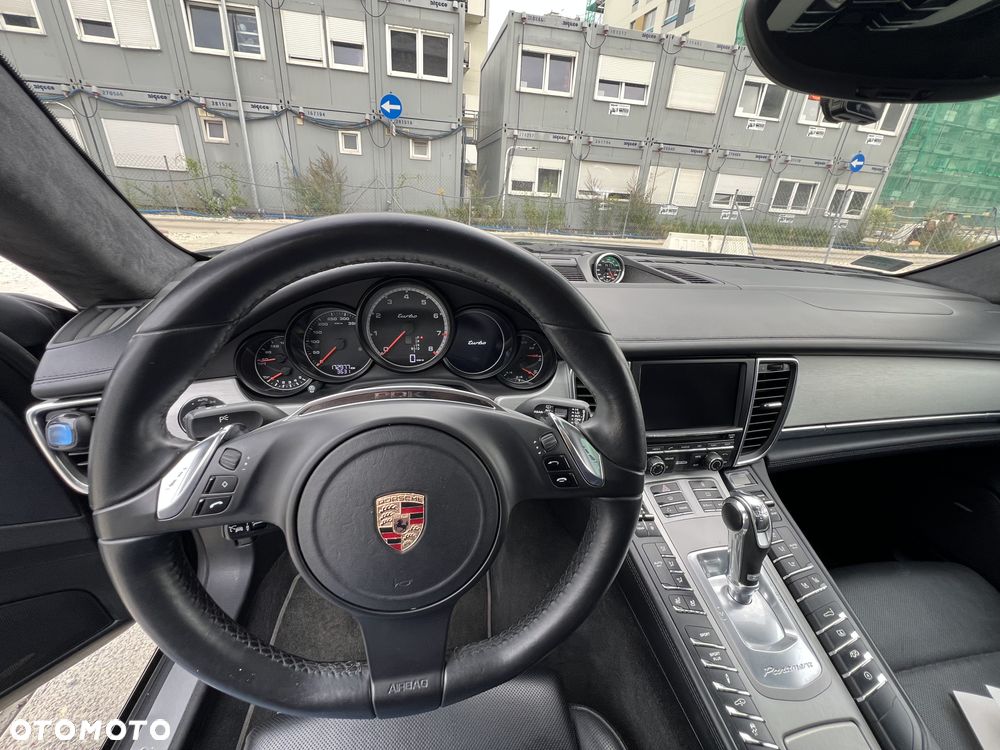 Porsche Panamera - 12