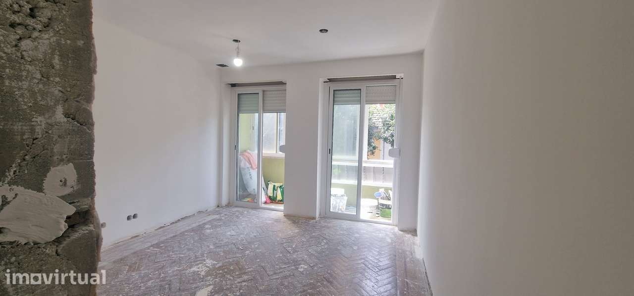 T3 Remodelado com Suite e Varanda junto ao Parque Central da Mina - Grande imagem: 2/9