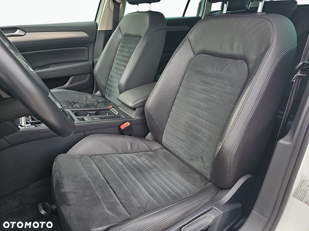 Volkswagen Passat - 12