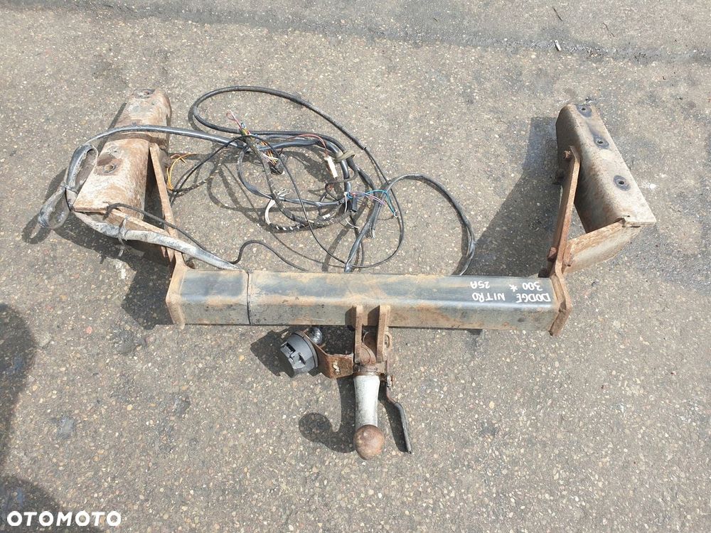 HAK HOLOWNICZY DODGE NITRO - 2