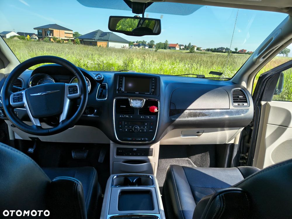 Chrysler Town & Country 3.6 Limited - 10
