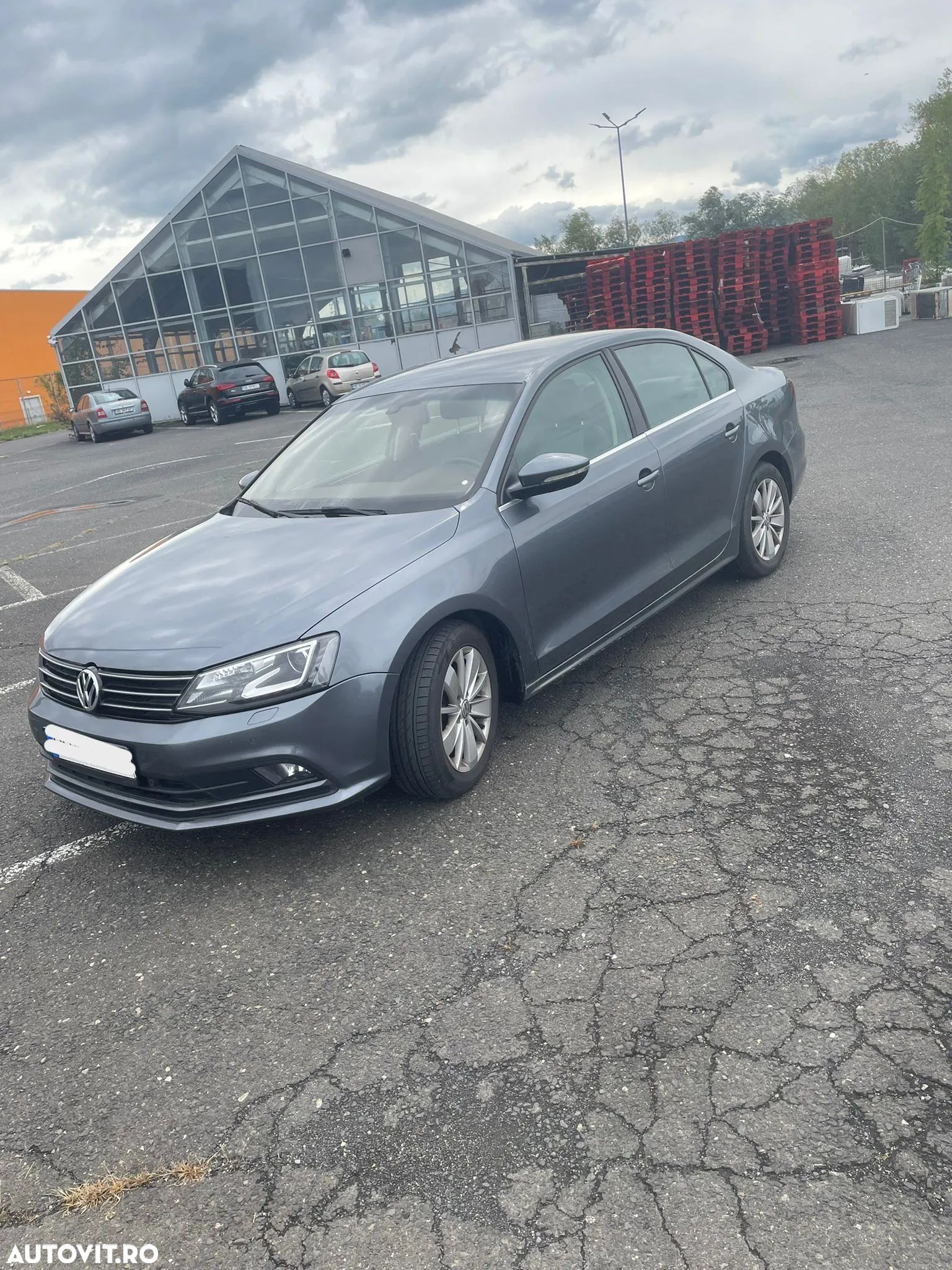 Volkswagen Jetta 2.0 TDI Highline - 1