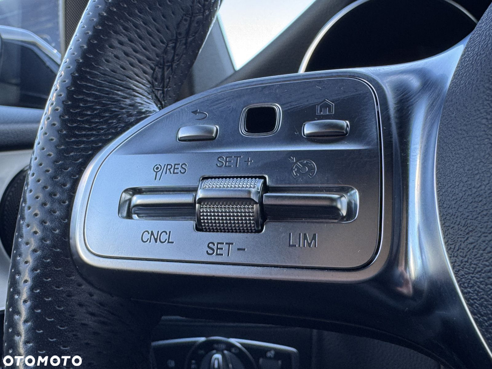 Mercedes-Benz GLC - 21