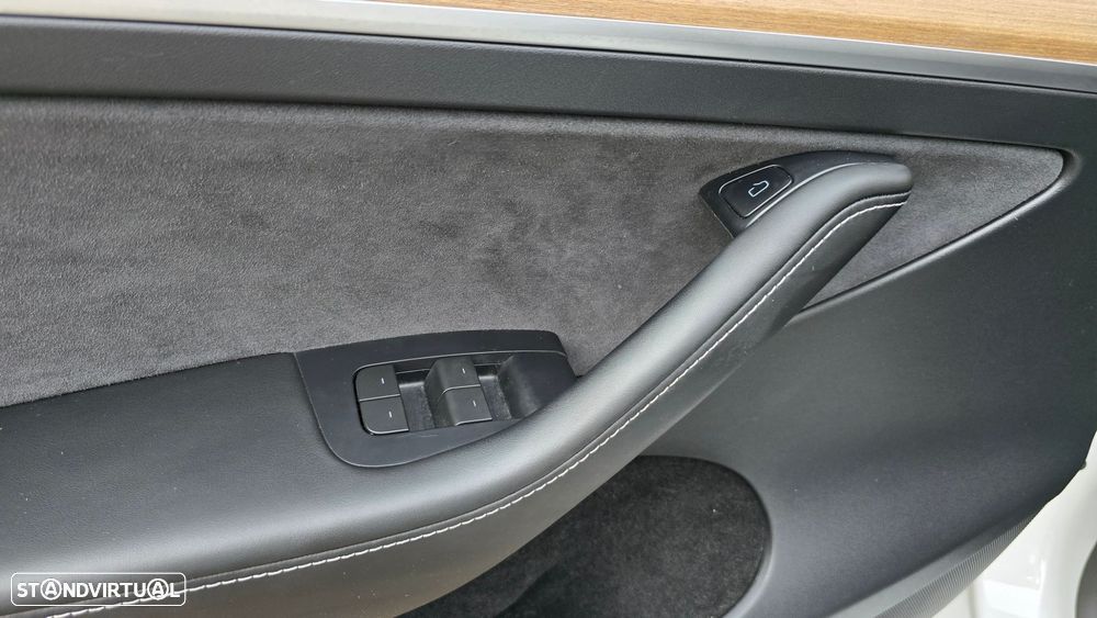 Tesla Model Y Long Range Tração Integral - 9