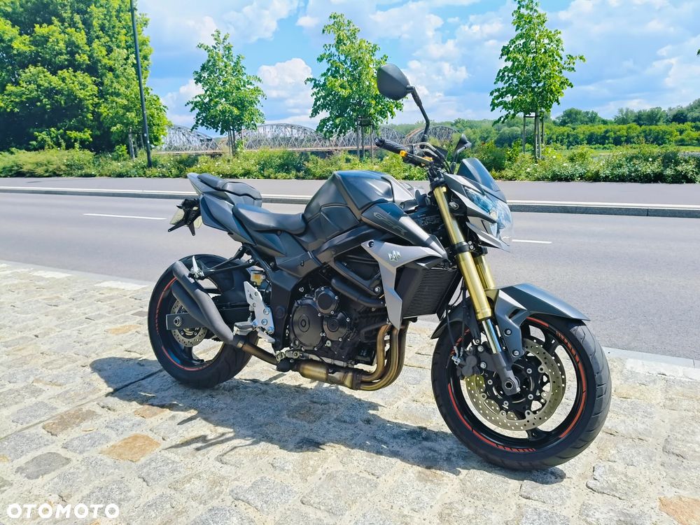 Suzuki GSR - 1