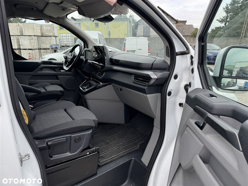 Ford Tourneo Custom - 22