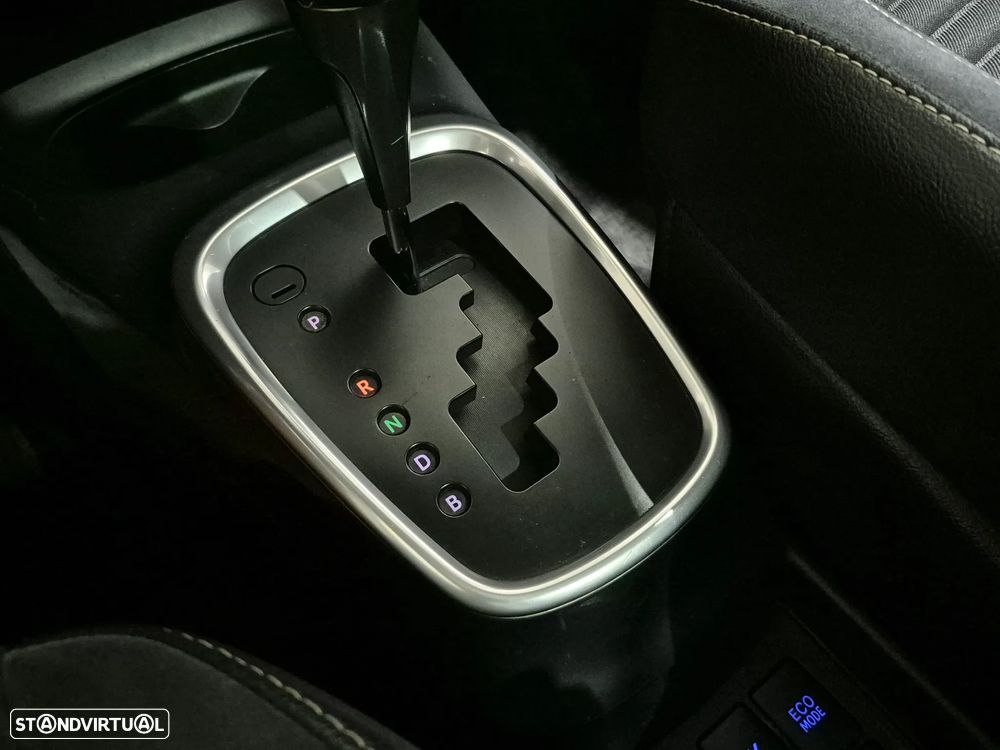 Toyota Yaris 1.5 HSD Comfort +P.Style+P.Techno - 17