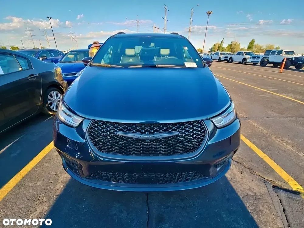 Chrysler Pacifica - 2