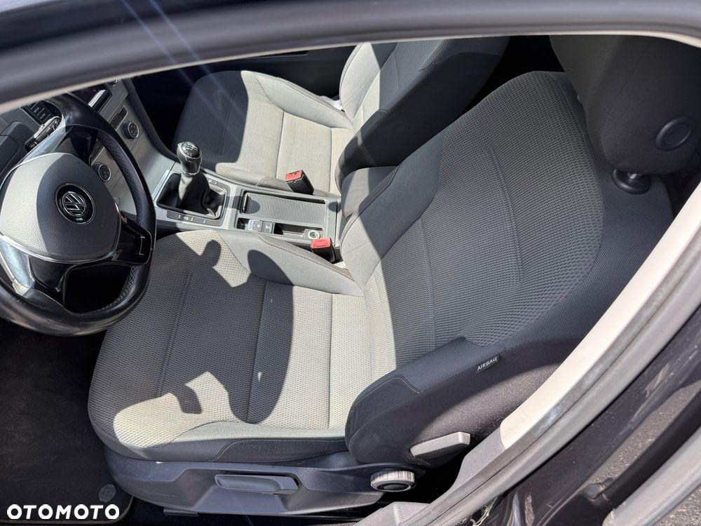 Volkswagen Golf - 16
