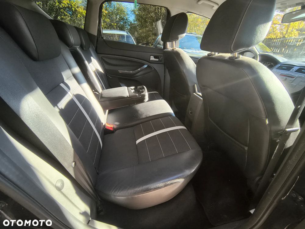 Ford Kuga 2.0 TDCi 4x4 Titanium - 27