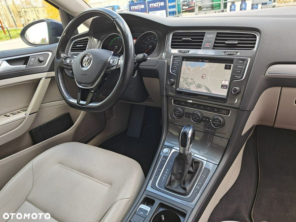 Volkswagen Golf - 16