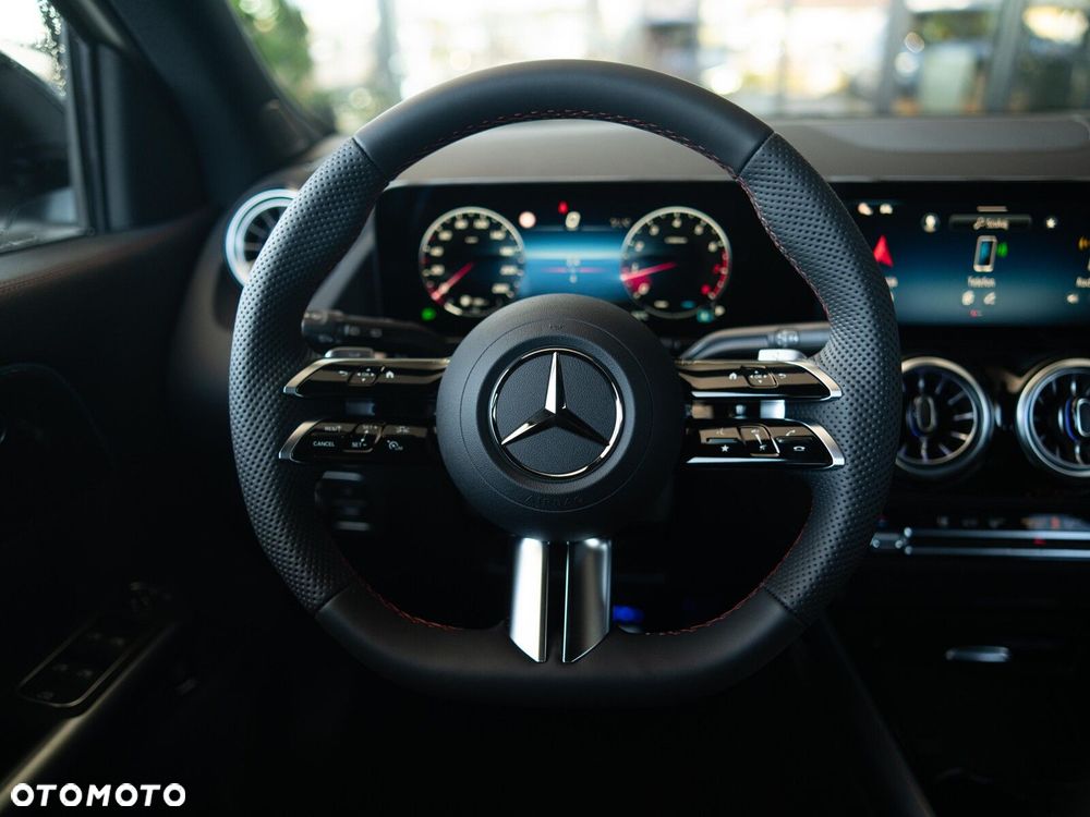 Mercedes-Benz GLA - 12