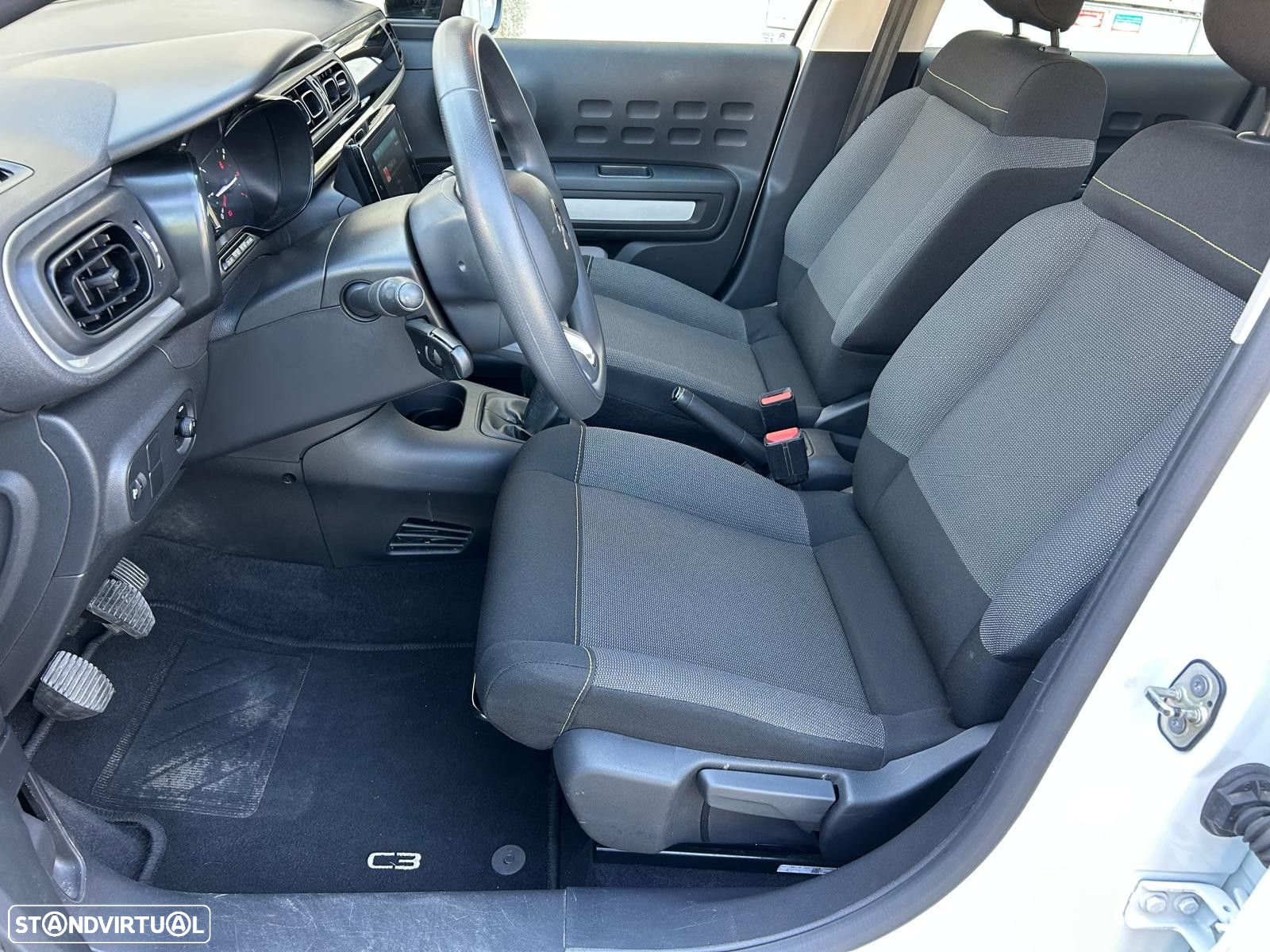 Citroën C3 1.2 PureTech Shine - 27