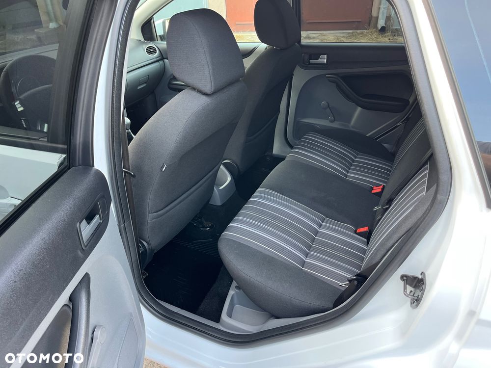 Ford Focus - 32