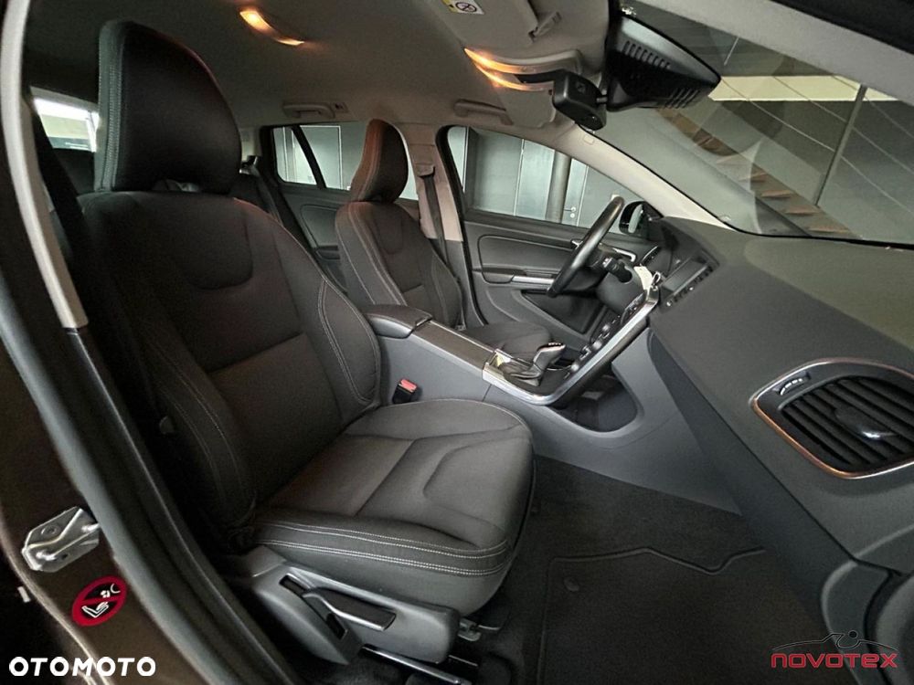 Volvo V60 Cross Country - 19