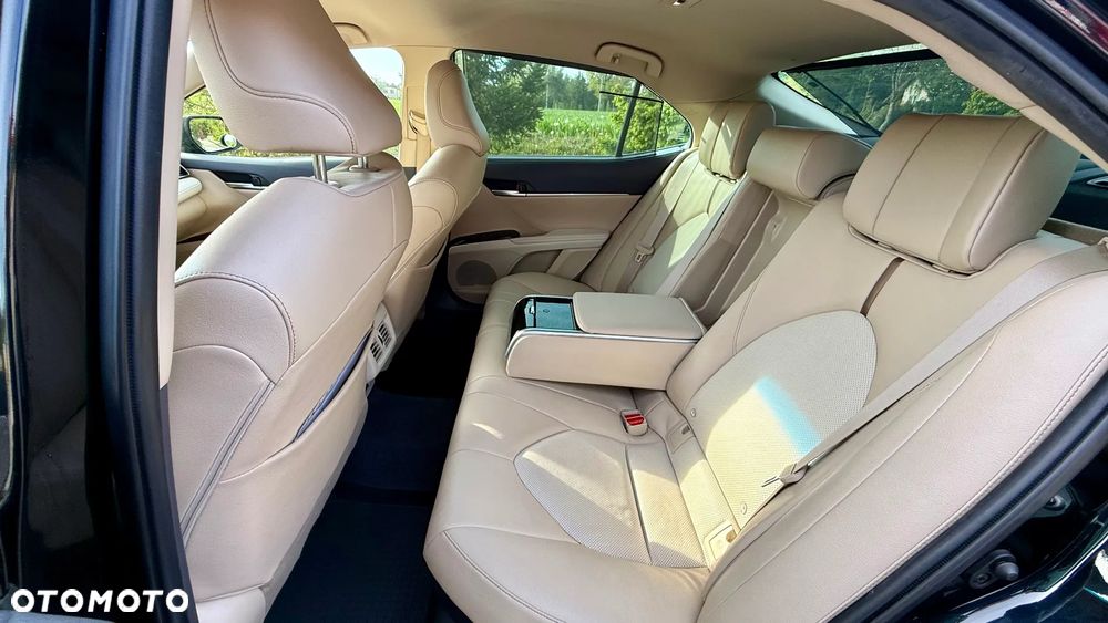 Toyota Camry 2.5 Hybrid Executive CVT - 3