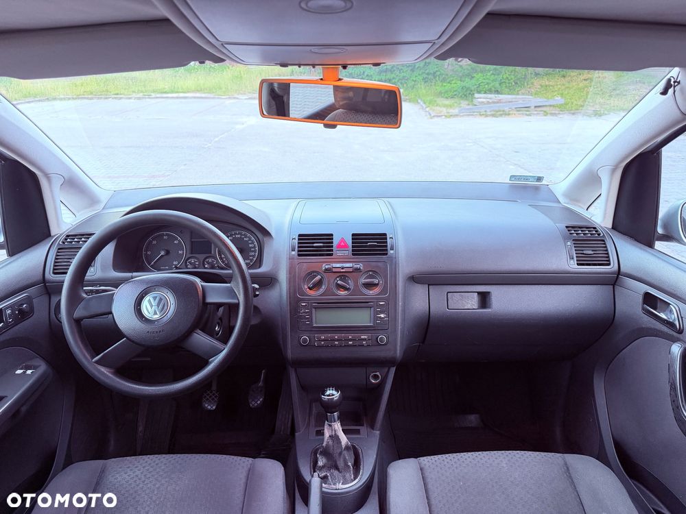 Volkswagen Touran - 18