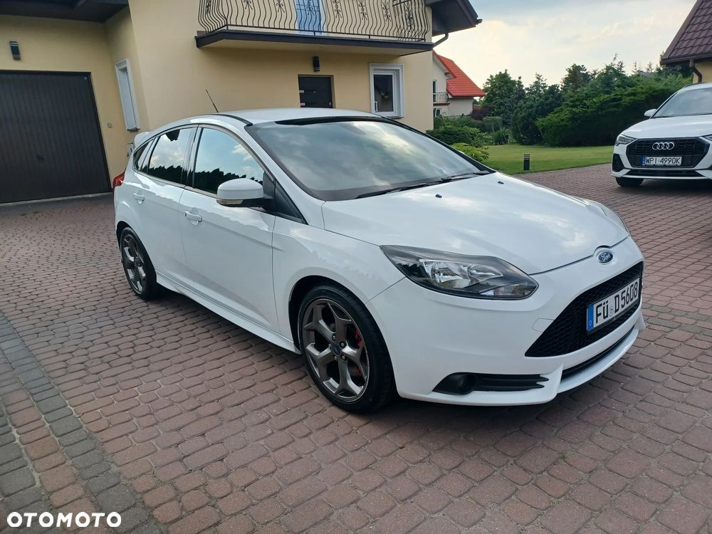 Ford Focus 2.0 EcoBoost ST mit Leder-Sport-Paket - 2