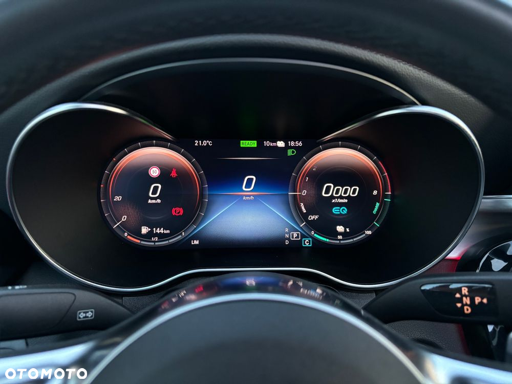 Mercedes-Benz GLC 300 e 4Matic 9G-TRONIC AMG Line - 34
