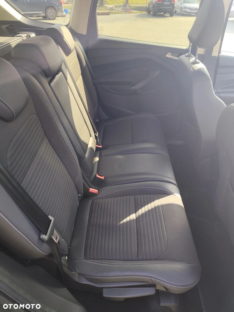 Ford Kuga 2.0 TDCi AWD Titanium - 4