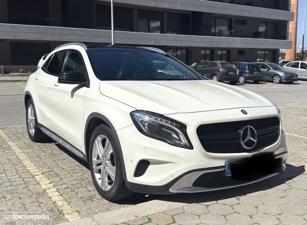 Mercedes-Benz GLA 220 d 4Matic 7G-DCT Urban - 3