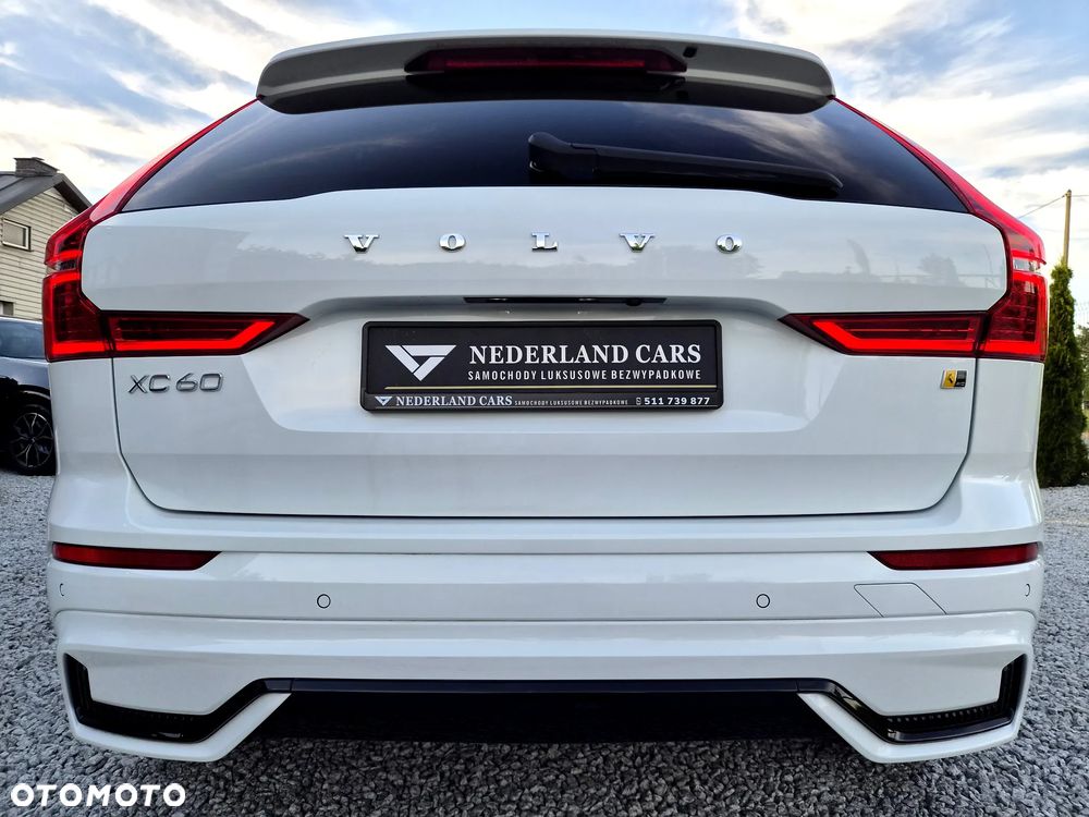 Volvo XC 60 B4 D AWD Plus Dark - 41