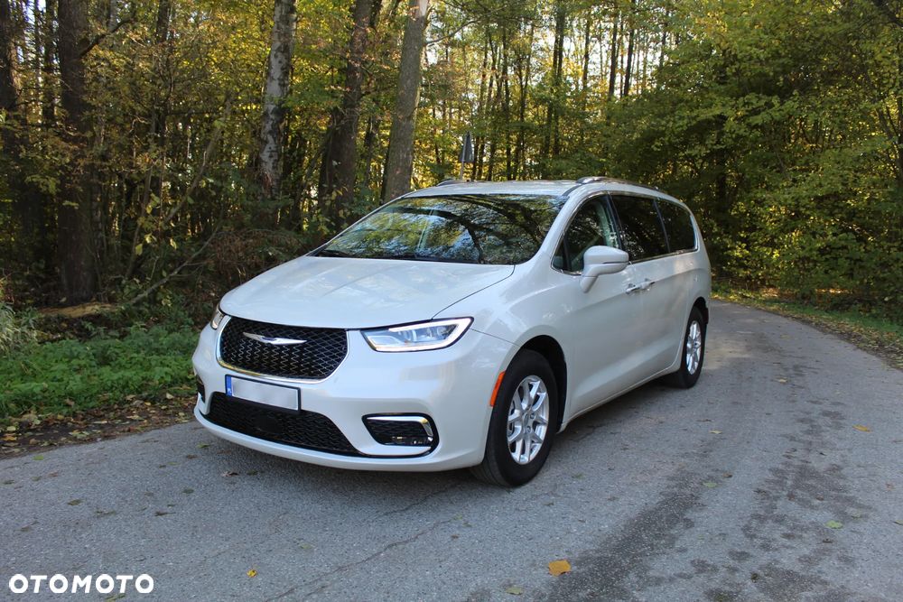 Chrysler Pacifica - 1