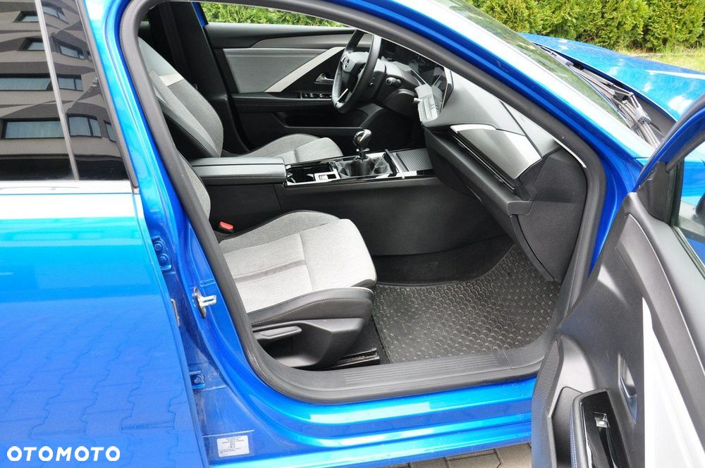 Opel Astra 1.2 T Business Edition S&S - 9