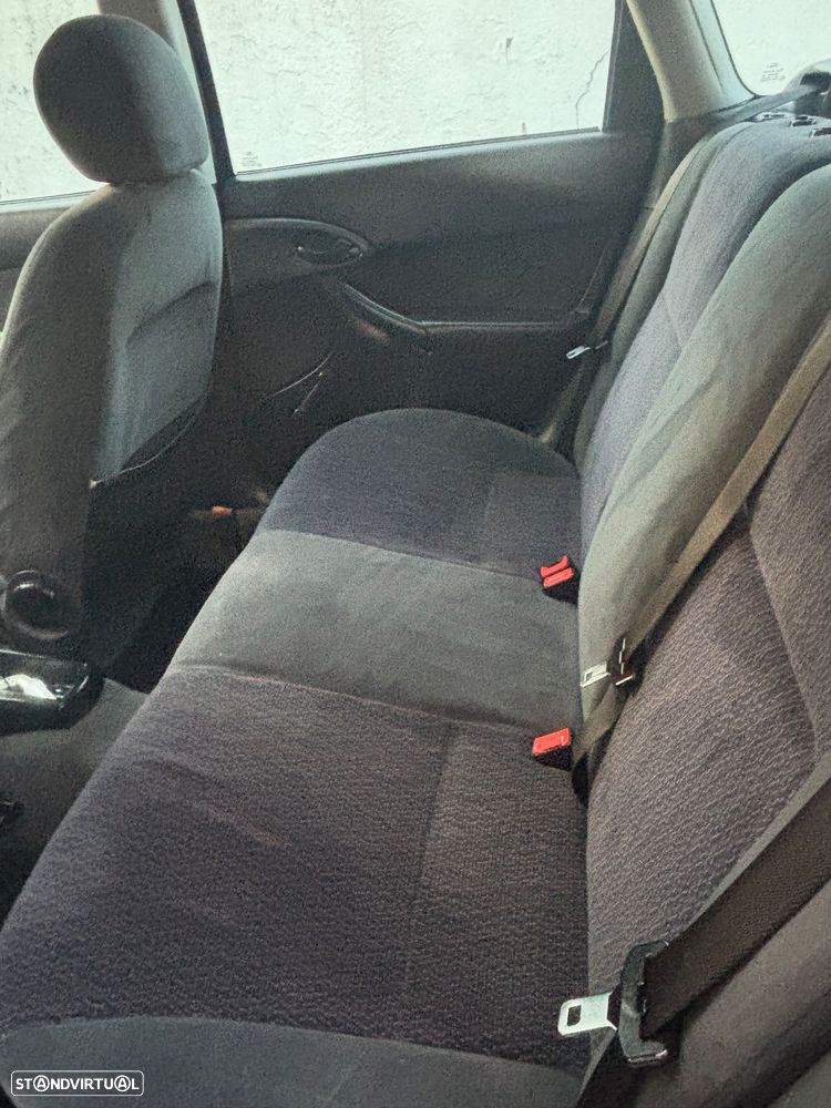 Ford Focus SW 1.8 TDdi Ghia - 16