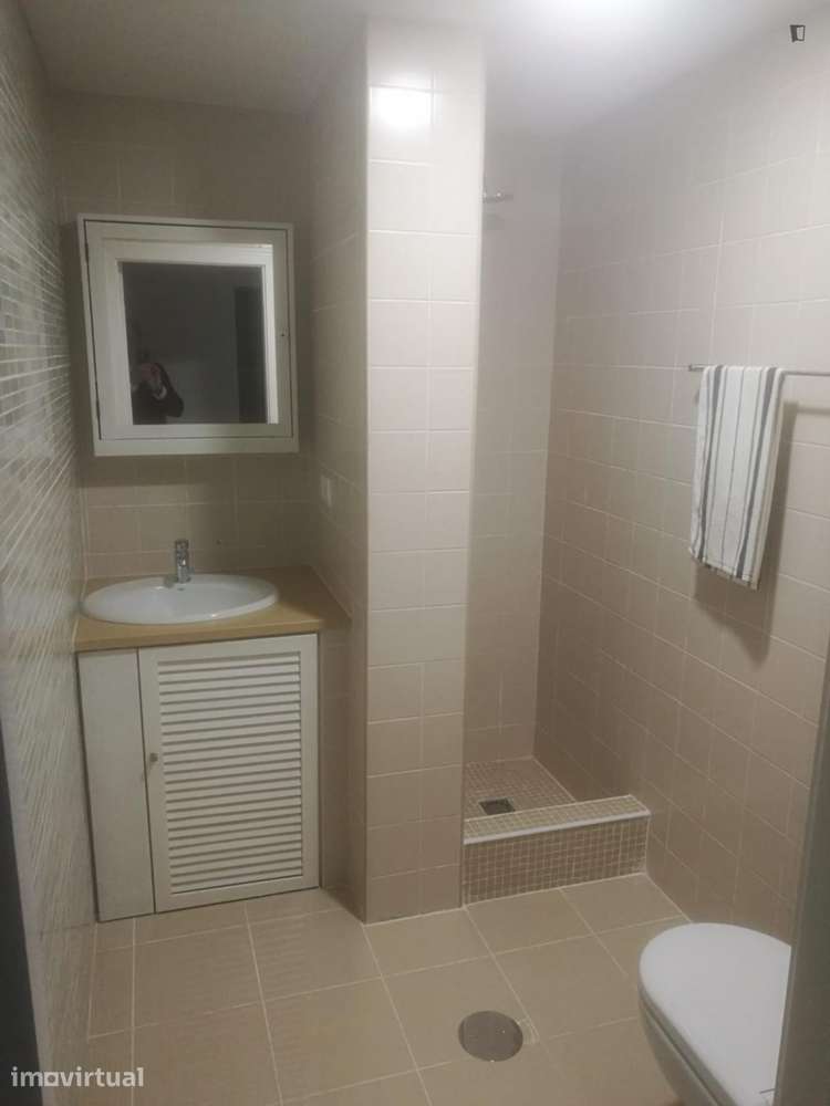 Quarto - localizado em Paranhos Porto - Grande imagem: 2/13